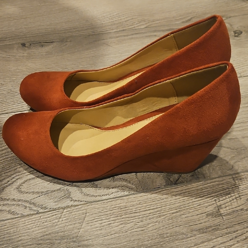 CL by Laundry Nima Womens Round Closed Toe Wedge Heel Pumps~ Women's 8